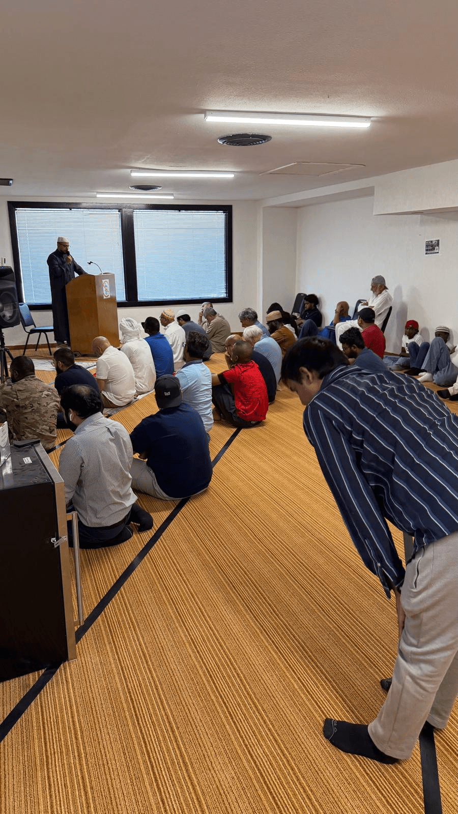 The khutbah being delivered to the congregation